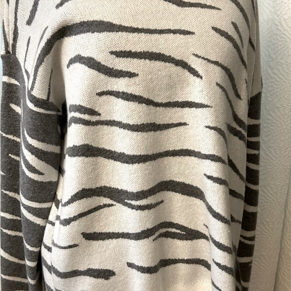 Simply Vera Vera Wang Large Sweater New without tags